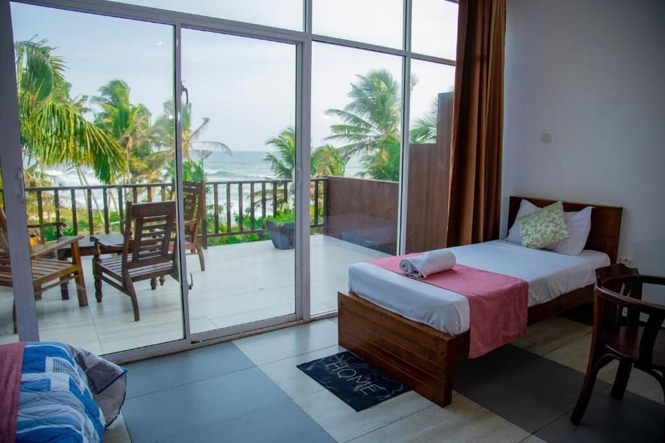 Deluxe Double Room, Balcony, Ocean View | Laptop workspace