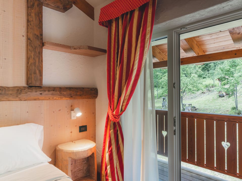 Standard Double or Twin Room, Balcony, Mountain View | Hypo-allergenic bedding available, in-room safe, desk, soundproofing