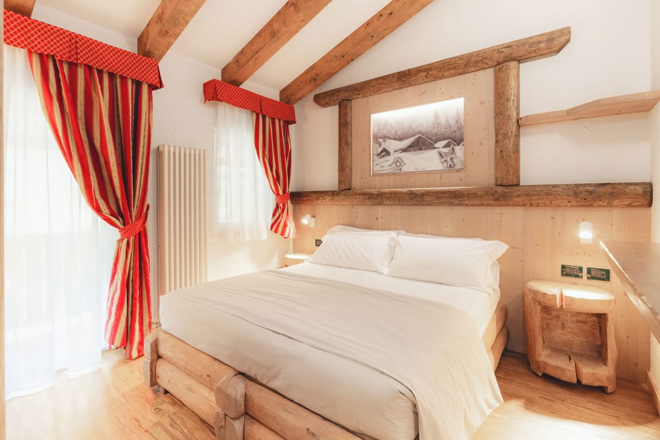 Standard Double or Twin Room, Balcony, Mountain View | Hypo-allergenic bedding available, in-room safe, desk, soundproofing