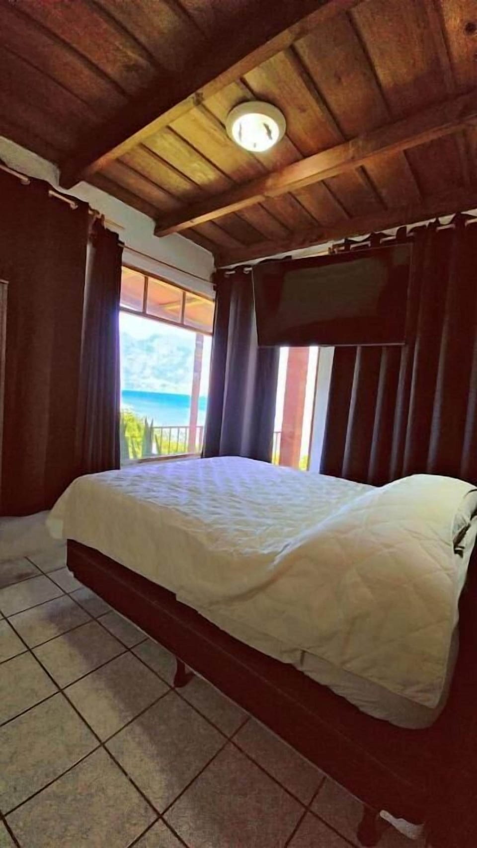 Family Room, Lake View | WiFi (free)
