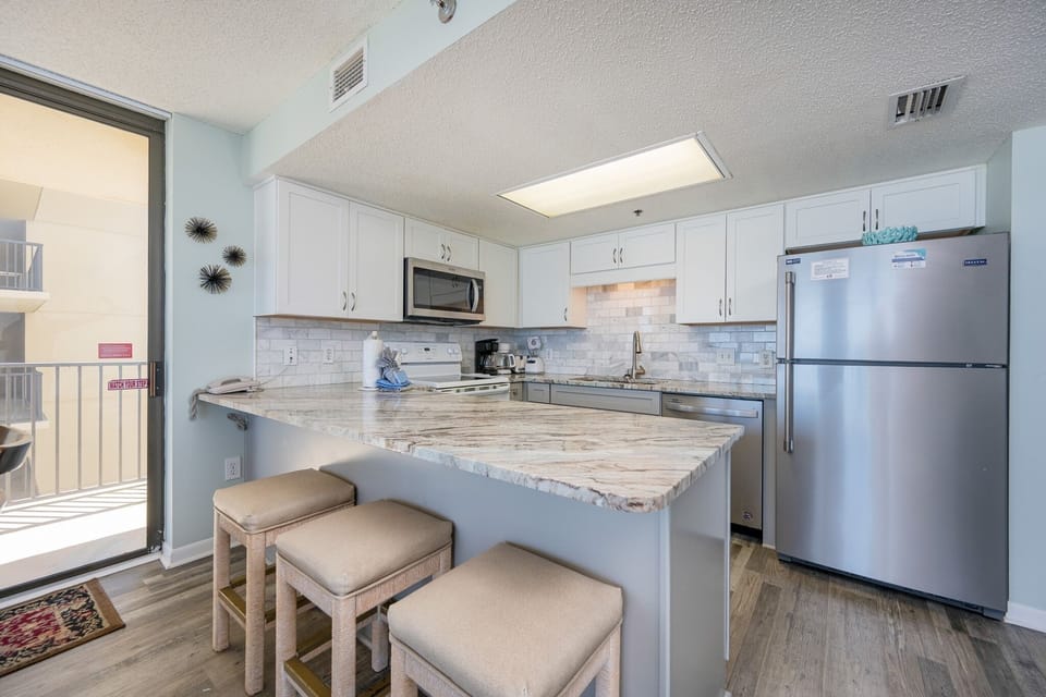 Condo, 3 Bedrooms | Private kitchen | Fridge, oven, coffee/tea maker