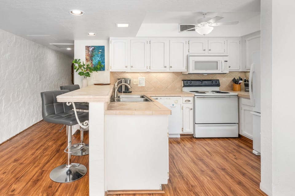 Apartment, 1 Bedroom | Private kitchen | Fridge, oven, coffee/tea maker, toaster