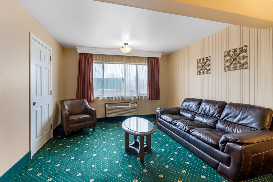 Reading chair and wet bar in the king room — cold drinks within reach after a day of travel.