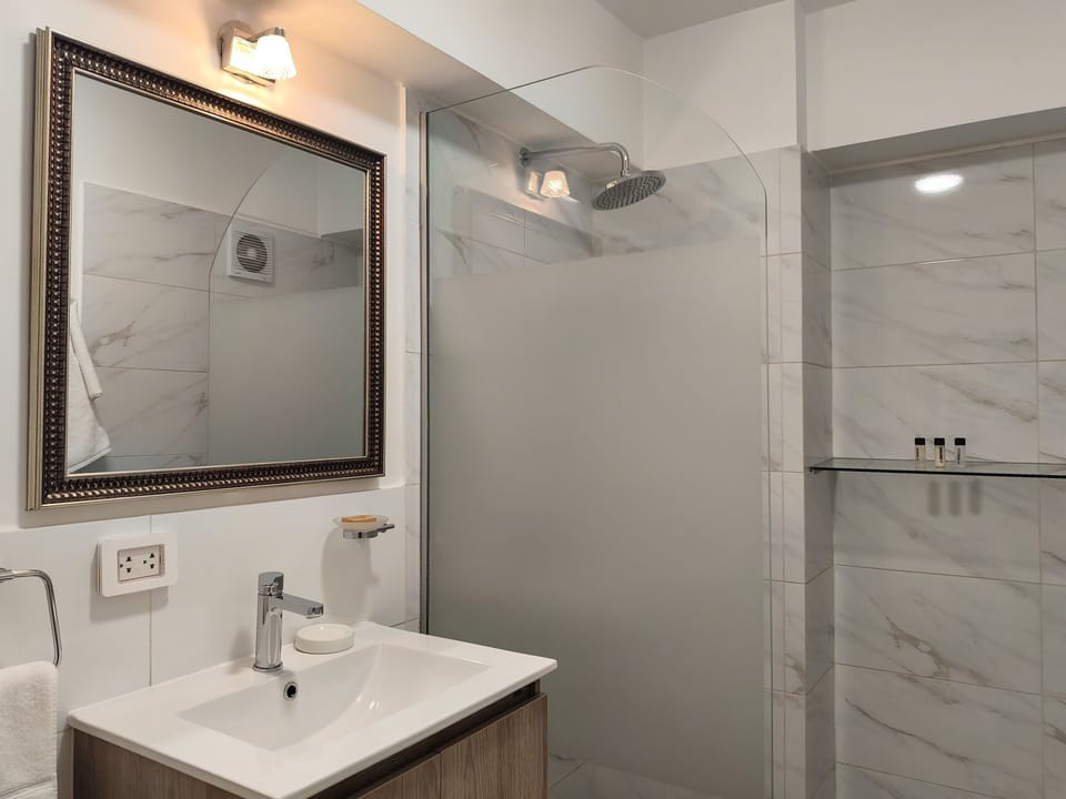 Modern bathroom 
