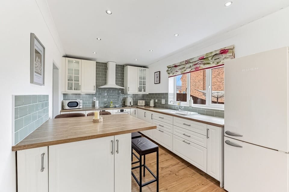 A fully equipped kitchen with everything you need to prepare a home cooked meal.