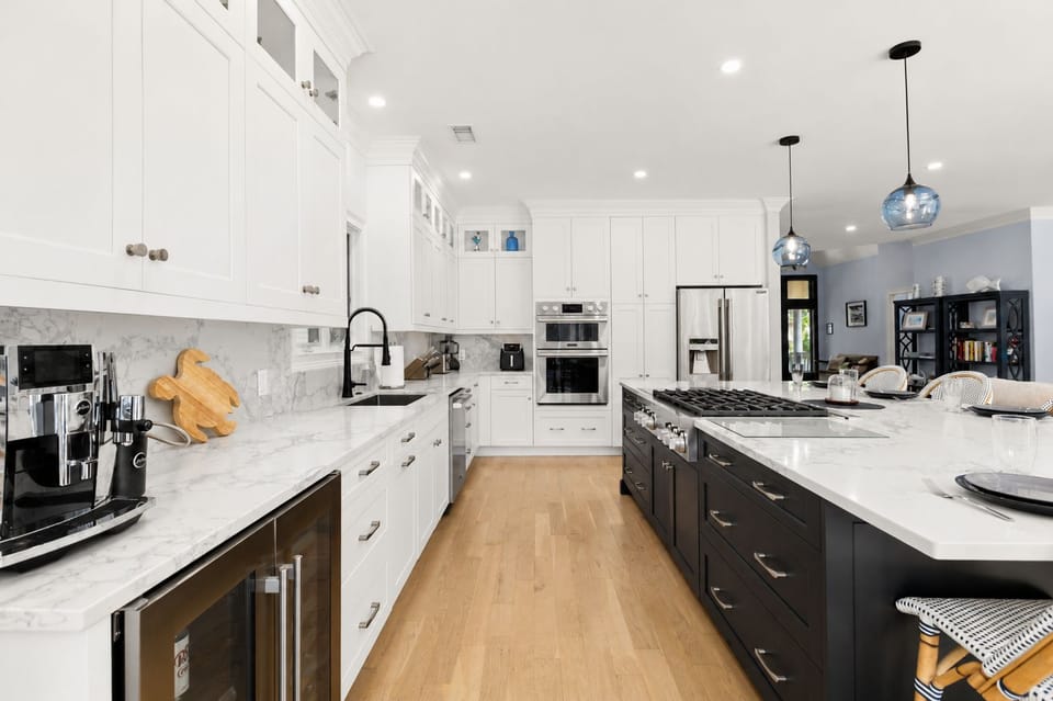 Cook up dinner on the gas range while the fridge keeps drinks cold nearby.
