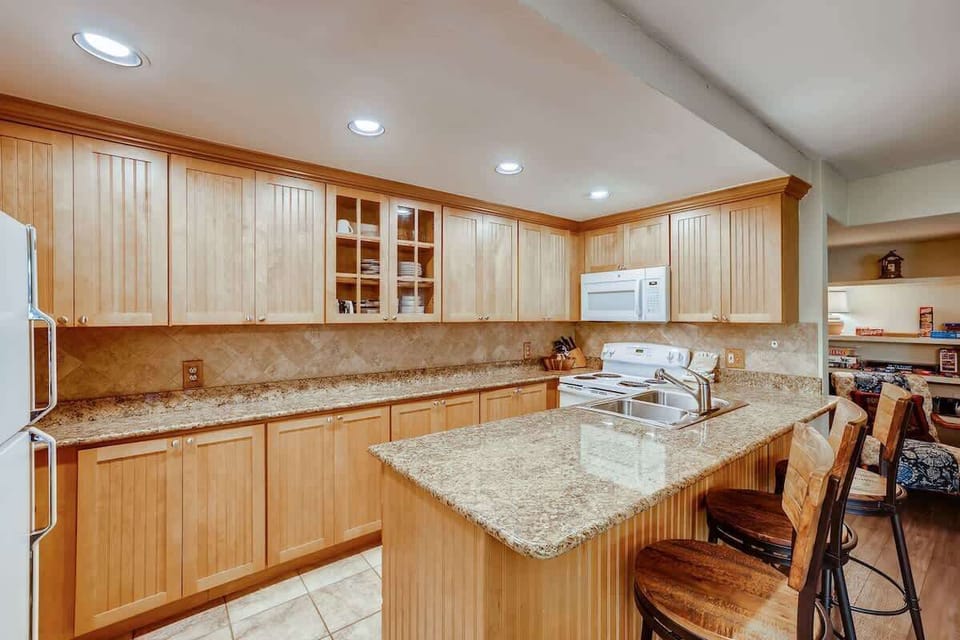 Condo, Multiple Beds, Patio, Mountain View (A-K-WI1034) | Private kitchen