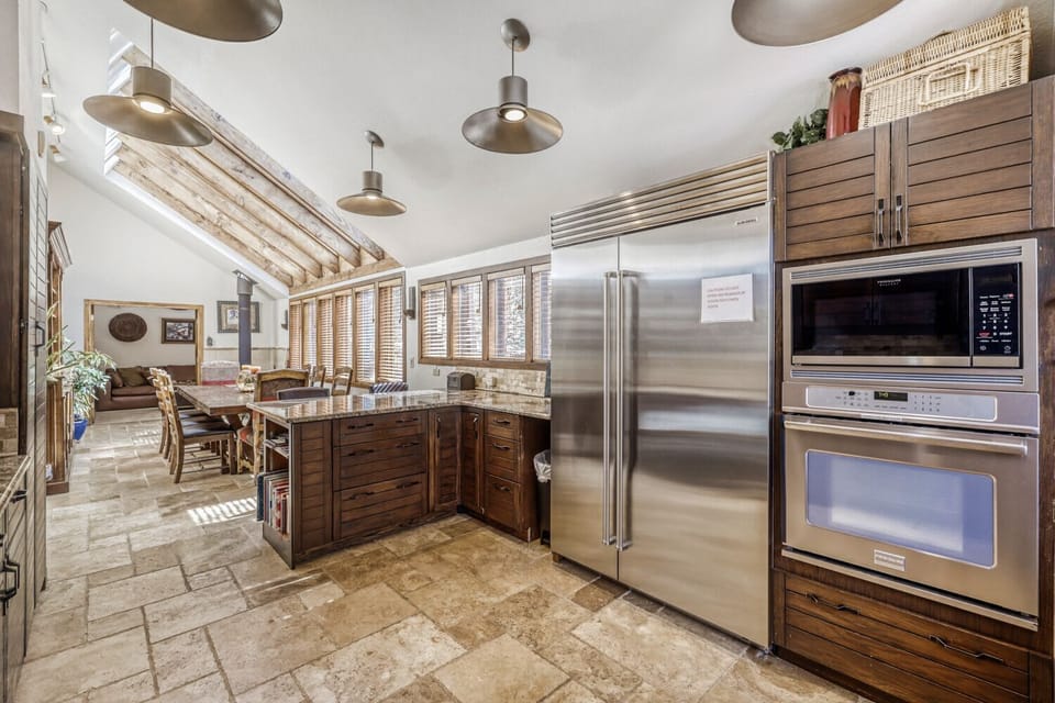 House, Multiple Beds, Hot Tub, Mountain View (A-K-82LL) | Private kitchen