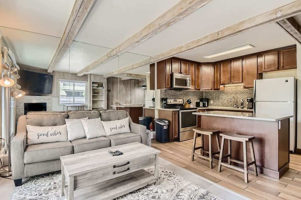 Condo, Multiple Beds, Balcony, Mountain View (A-D-SY47) | Interior