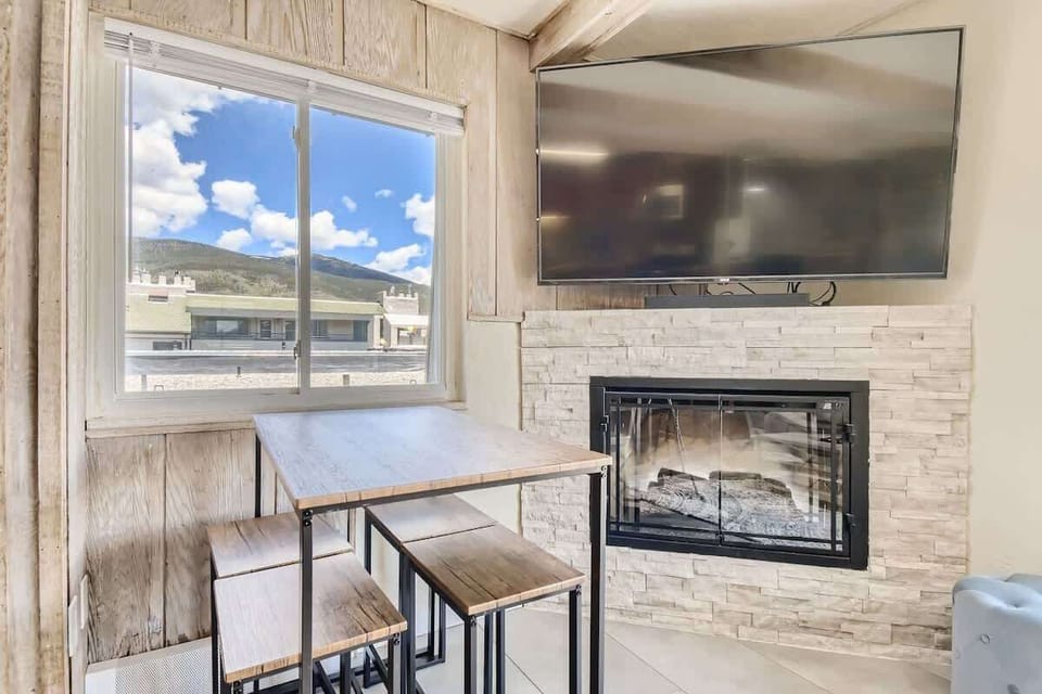 Condo, Multiple Beds, Balcony, Mountain View (A-D-SY47) | 3 bedrooms, individually decorated, individually furnished, bed sheets