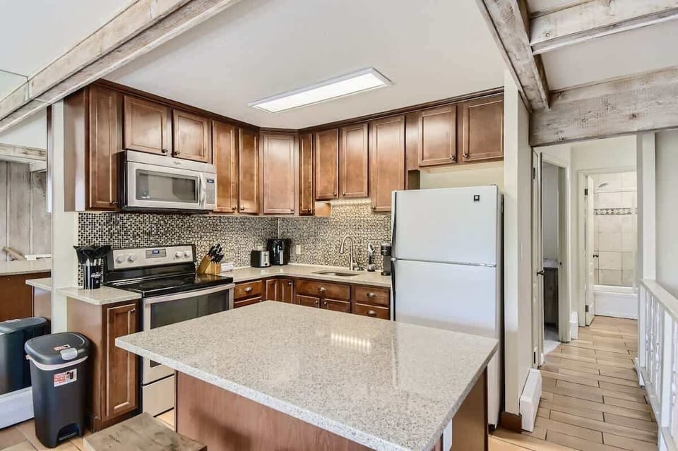Condo, Multiple Beds, Balcony, Mountain View (A-D-SY47) | Private kitchen