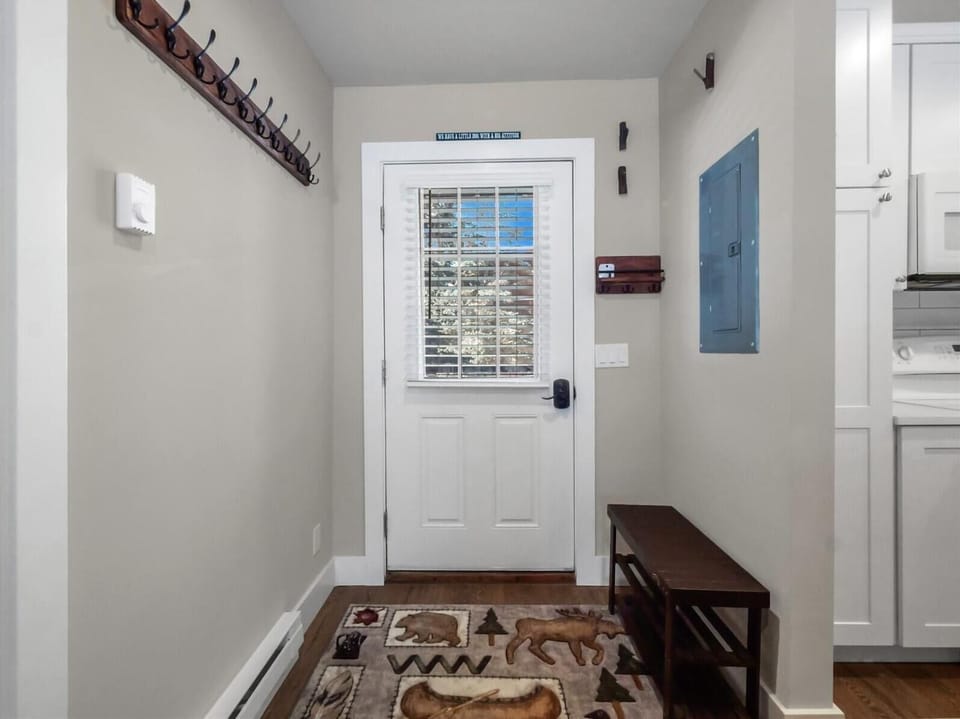 Condo, Multiple Beds, Balcony, Mountain View (A-K-SND204) | Interior