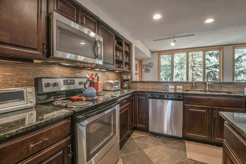 Condo, Multiple Beds, Hot Tub, Mountain View (A-K-TP2113-#) | Private kitchen