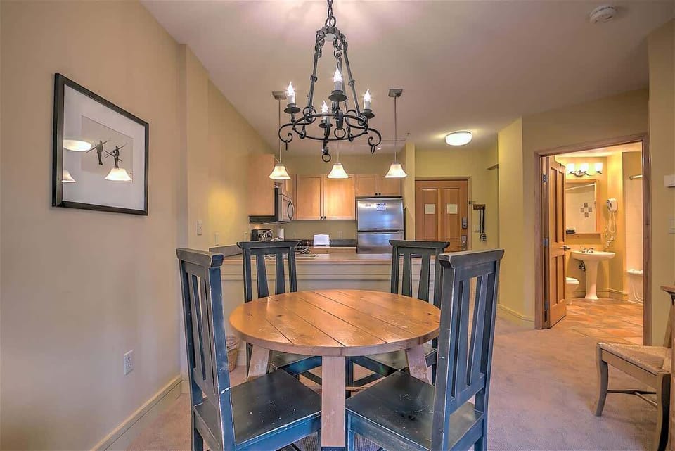Condo, 1 King Bed with Sofa bed, Balcony, Mountain View (A-K-AZ-SM8175) | 1 bedroom, individually decorated, individually furnished, bed sheets