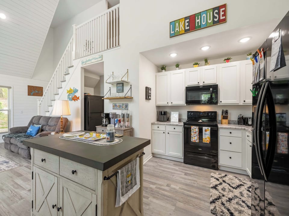 A Bright, Fully-Equipped Space with Modern Finishes for Effortless Cooking and Connection