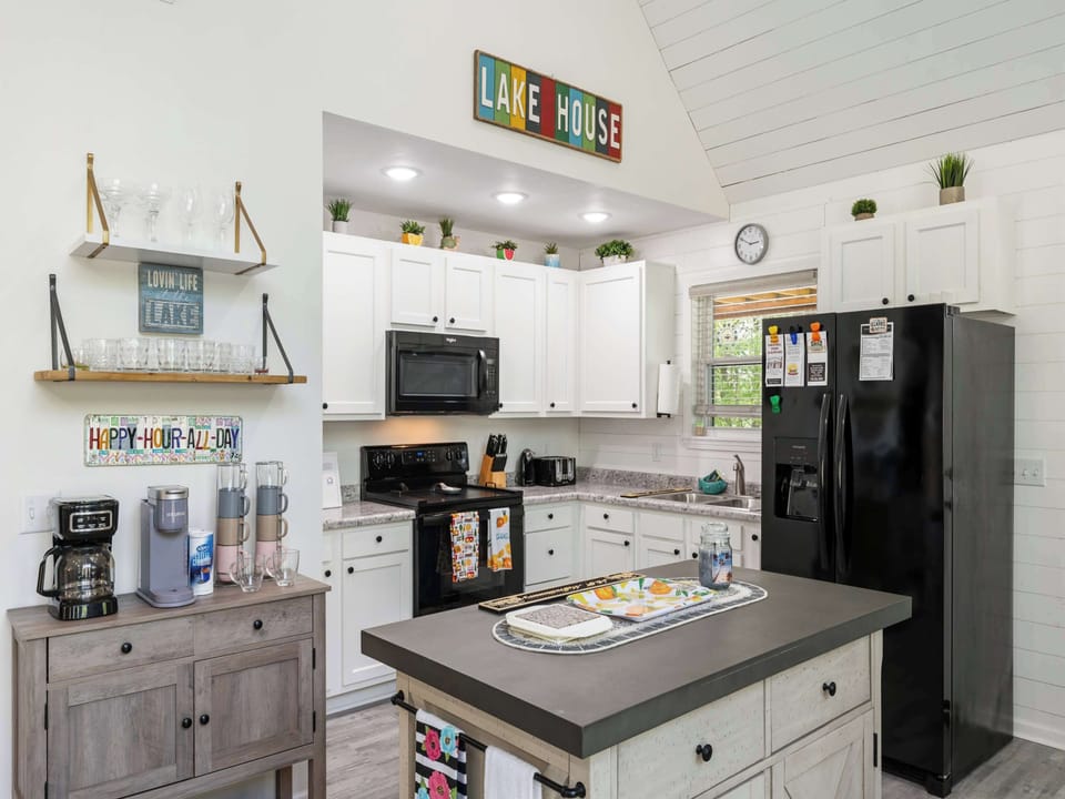 Fully Equipped Kitchen with Island