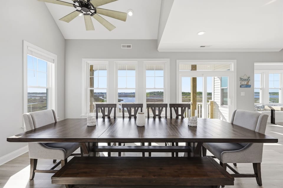 Dinner with panoramic water views just hits different here