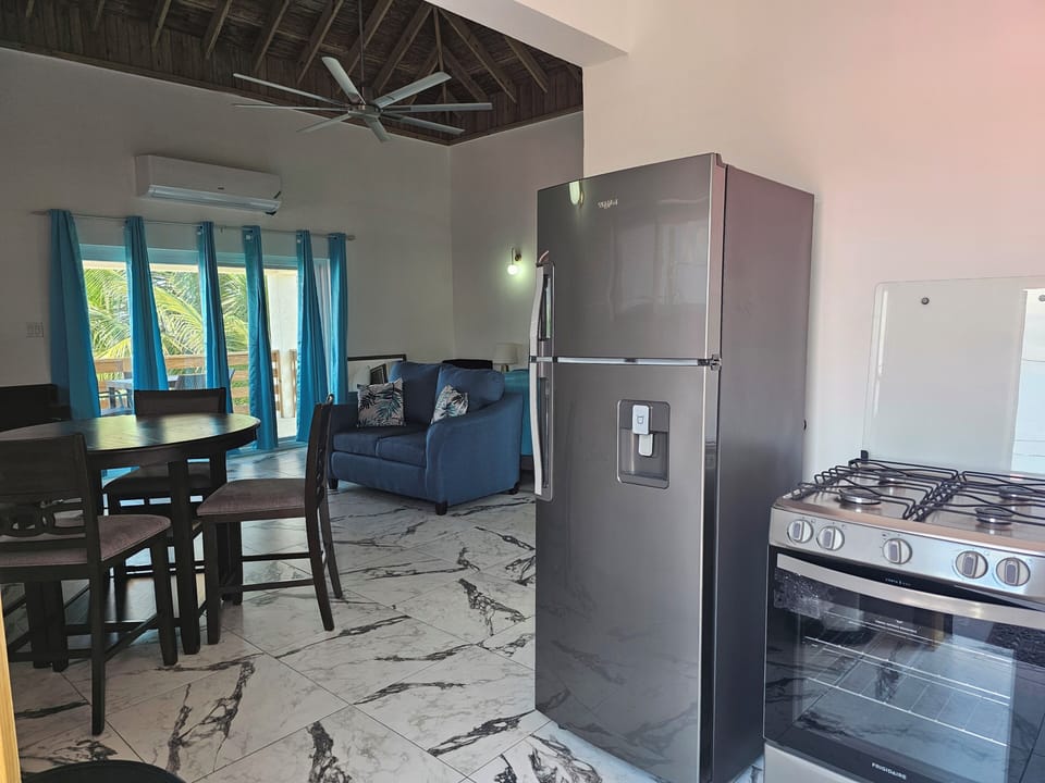 Luxury Suite, Sea View | Private kitchen | Highchair