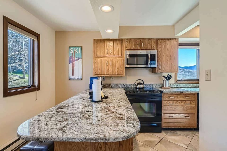 Townhome, Multiple Beds, Patio, Mountain View (A-D-111CTR) | Private kitchen