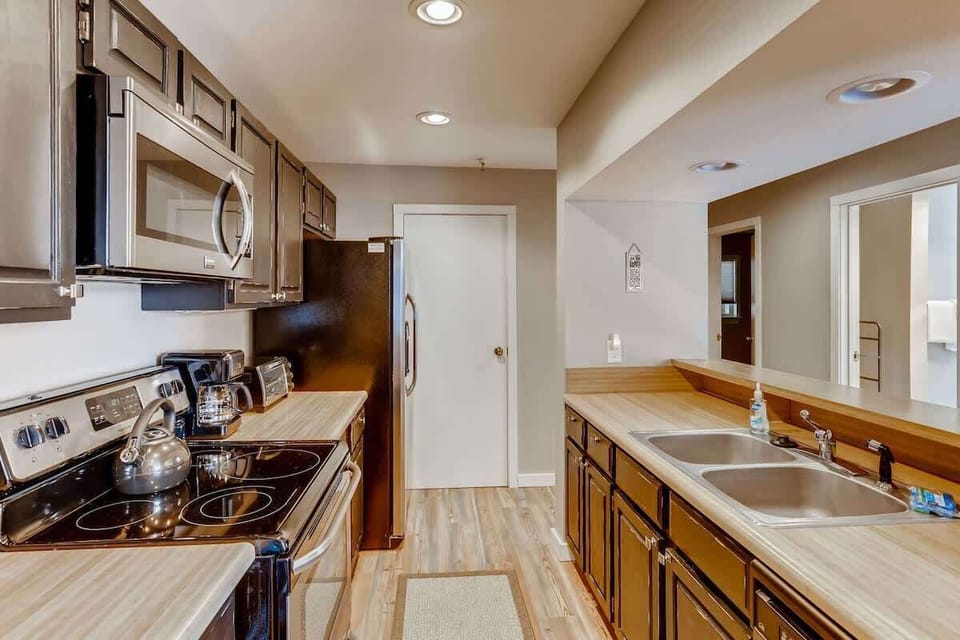 Condo, Multiple Beds, Balcony, Mountain View (A-D-MP216) | Private kitchen