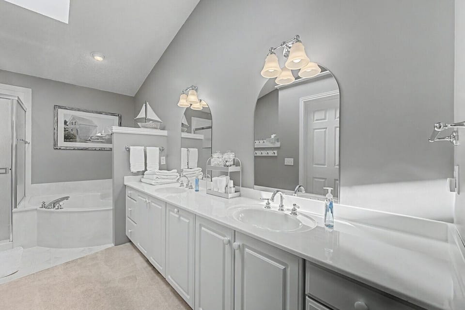 Ensuite Bath | Double Vanity | Soaking Tub & Separate Shower
