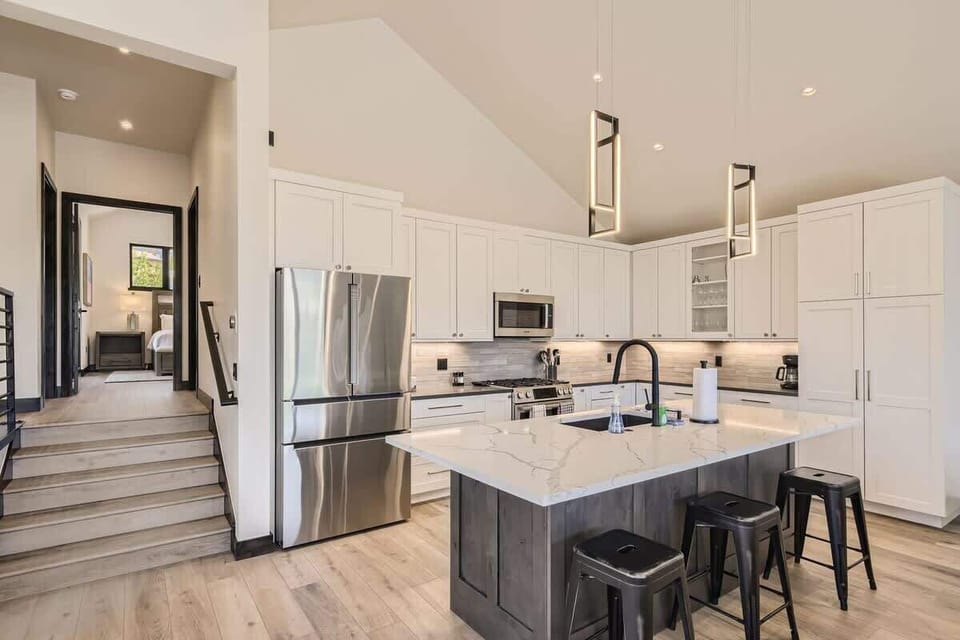 Townhome, Multiple Beds, Hot Tub, Mountain View (A-D-ED14C) | Private kitchen