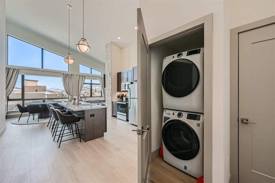 Condo, Multiple Beds, Patio, Mountain View (A-S-W4S305) | Laundry