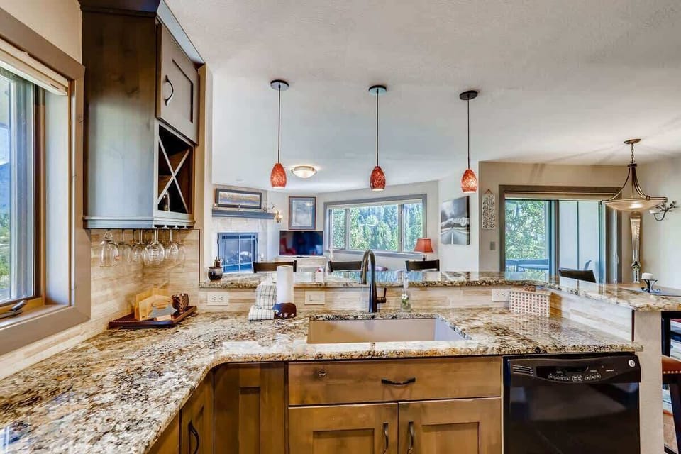 Condo, 1 King Bed with Sofa bed, Balcony, Mountain View (A-K-FF42E) | Private kitchen