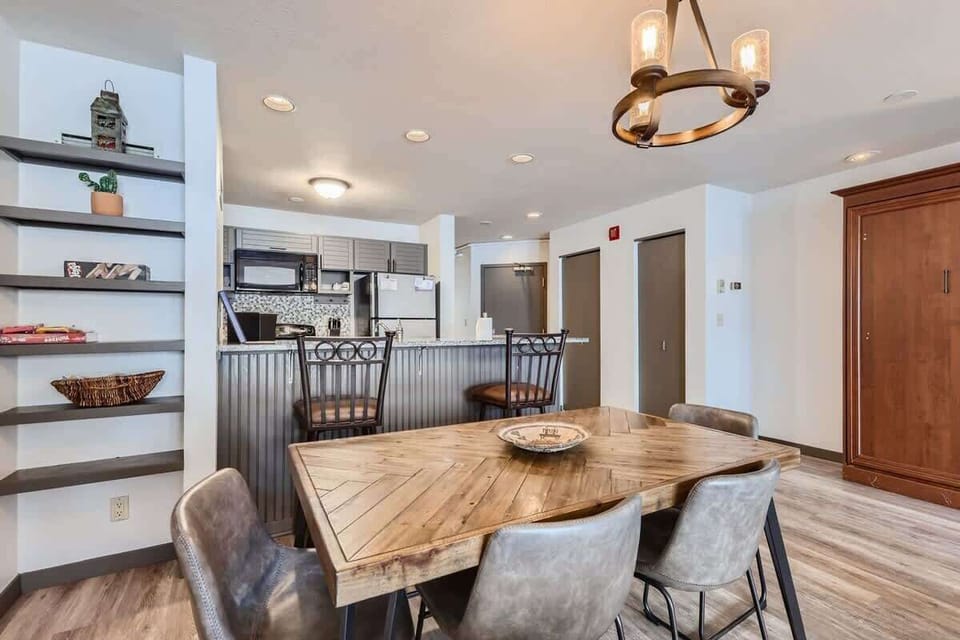 Condo, Multiple Beds, Balcony, Mountain View (A-K-LFT202) | 1 bedroom, individually decorated, individually furnished, bed sheets
