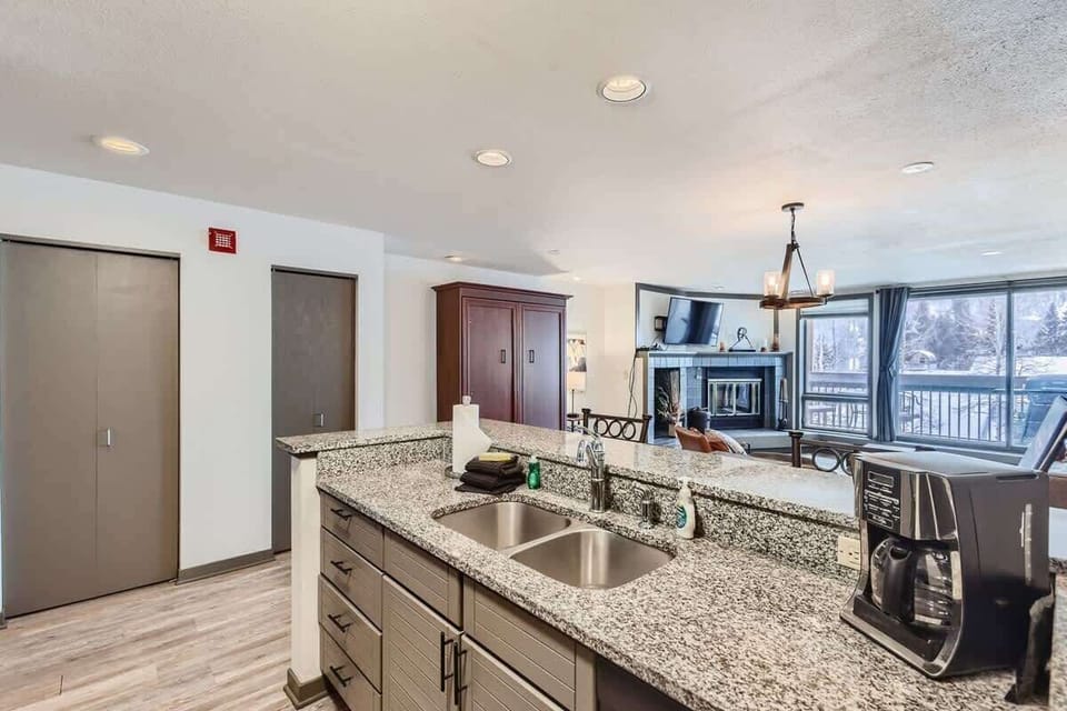 Condo, Multiple Beds, Balcony, Mountain View (A-K-LFT202) | Private kitchen
