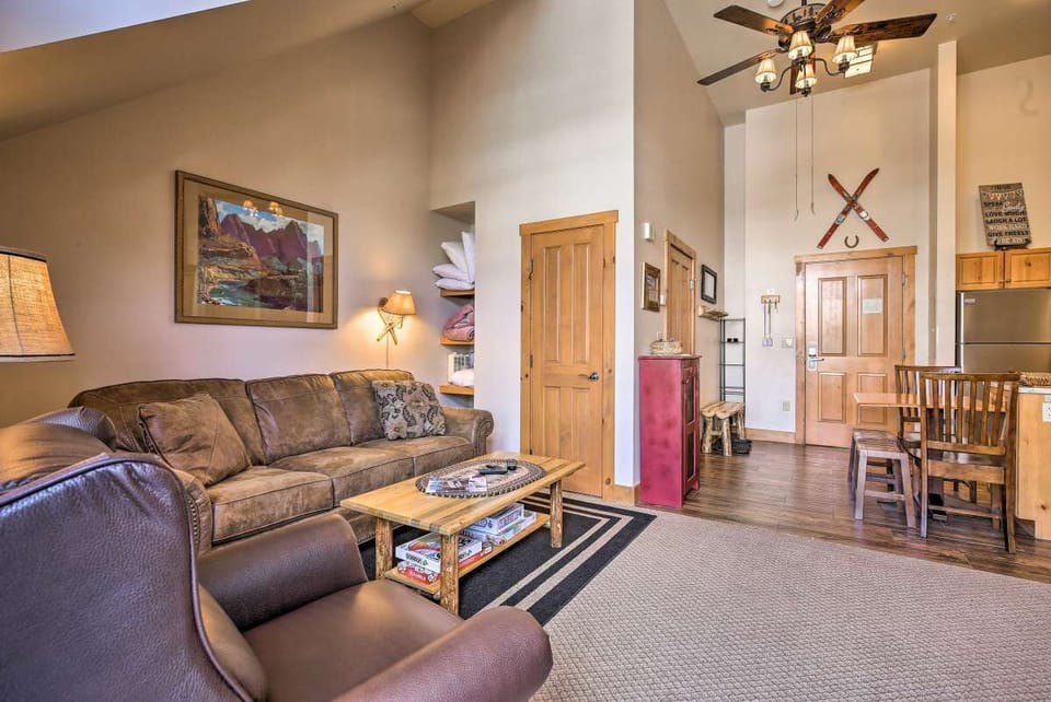 Studio Suite, Multiple Beds, Patio, Mountain View (A-K-AZ-ES8632) | Living area