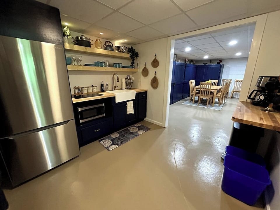 The kitchen is well stocked for eating and cooking. Most additional kitchen appliances can be requested for your stay as well.