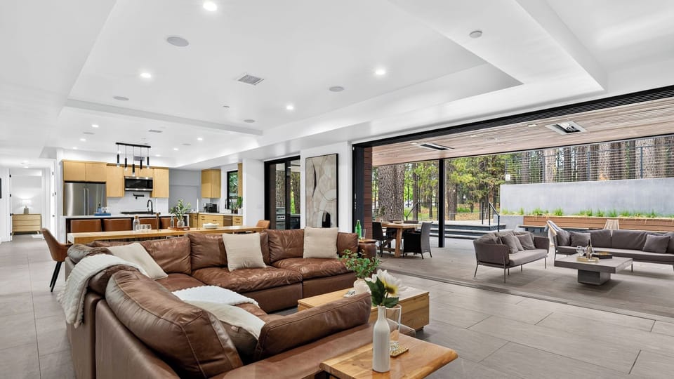 House (5 Bedrooms) | Interior