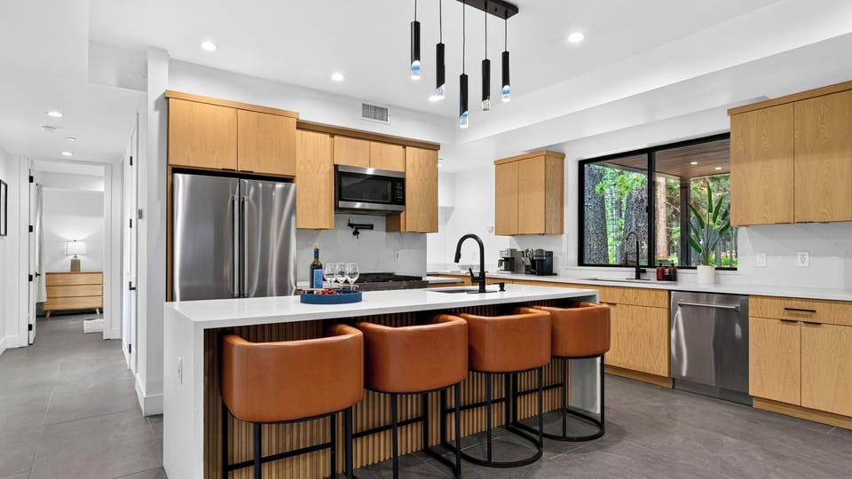 House (5 Bedrooms) | Interior