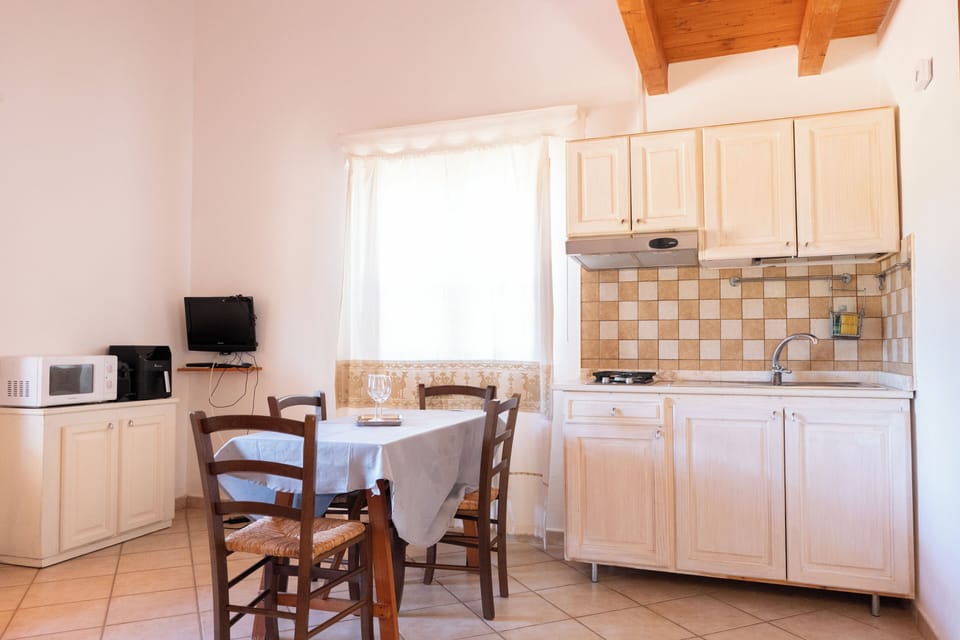 Comfort Apartment | Dining