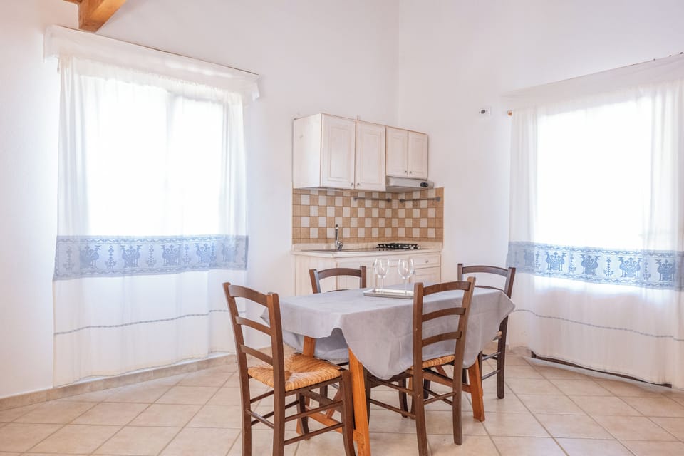 Comfort Apartment | Dining