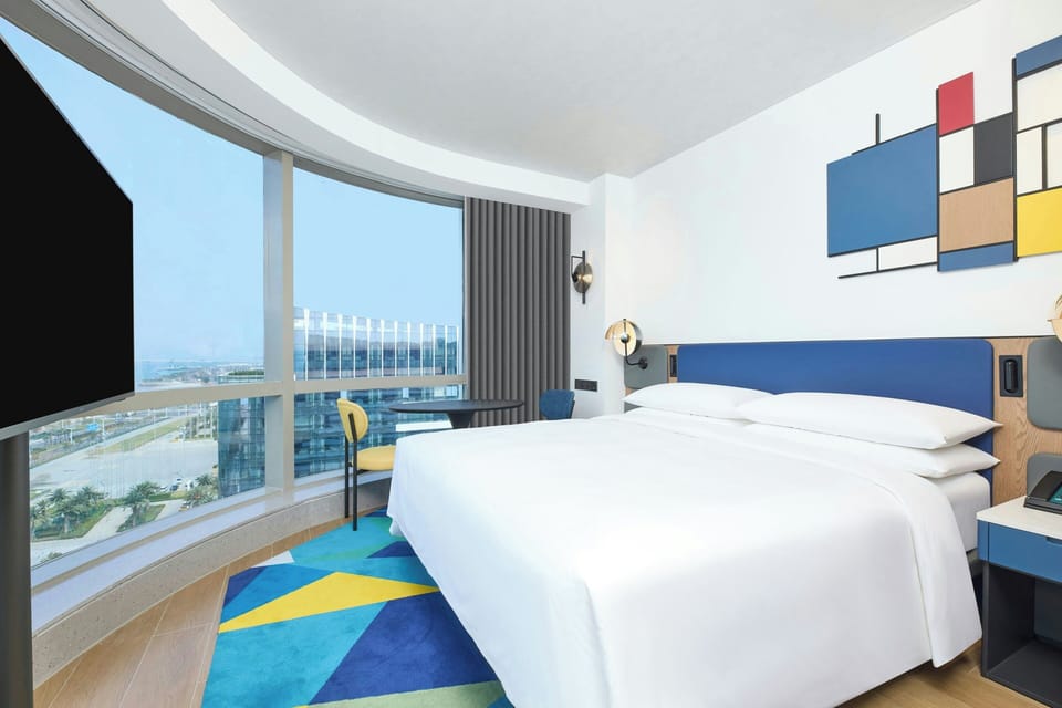 Room, 1 King Bed, Sea View | In-room safe, desk, laptop workspace, WiFi (free)
