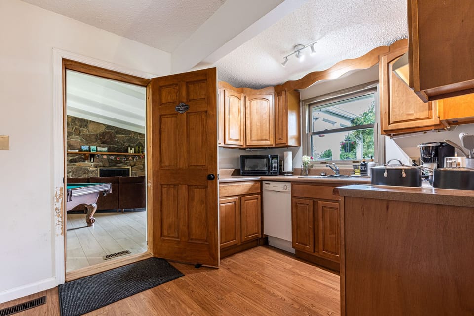 Superior Apartment, Ensuite, Courtyard View | Private kitchen | Mini-fridge, shared microwave