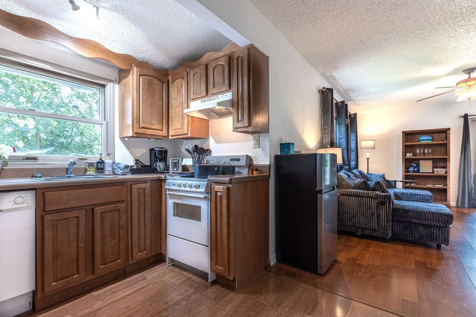 Superior Apartment, Ensuite, Courtyard View | Shared kitchen | Mini-fridge, shared microwave