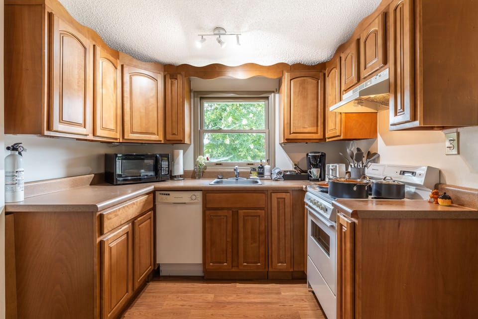 Superior Apartment, Ensuite, Courtyard View | Private kitchen | Mini-fridge, shared microwave