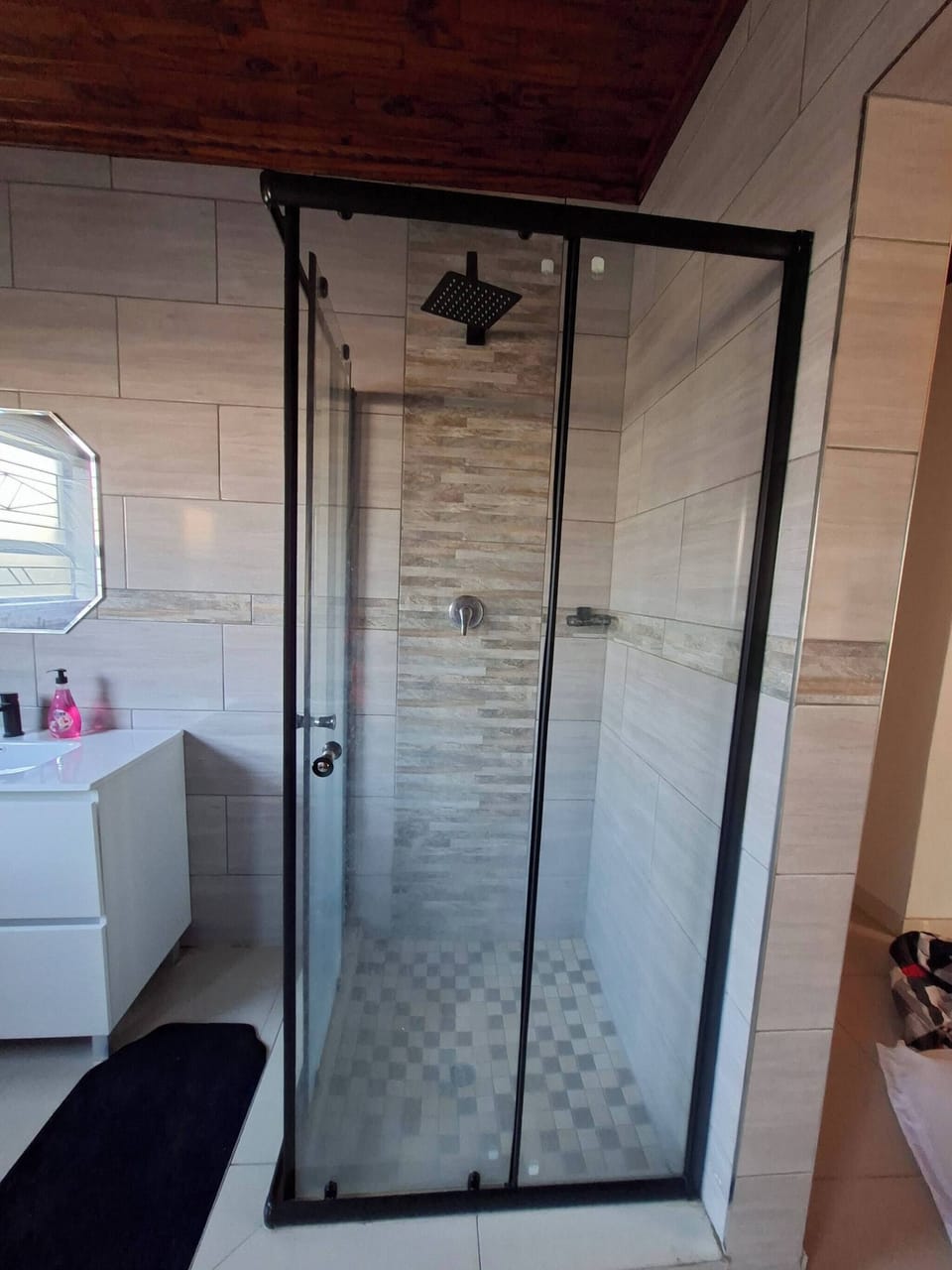 Room, 5 Bedrooms | Bathroom