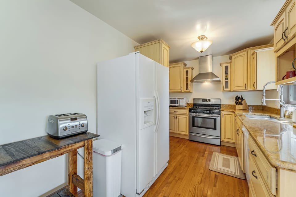 Kitchen with space to cook! | Main Level