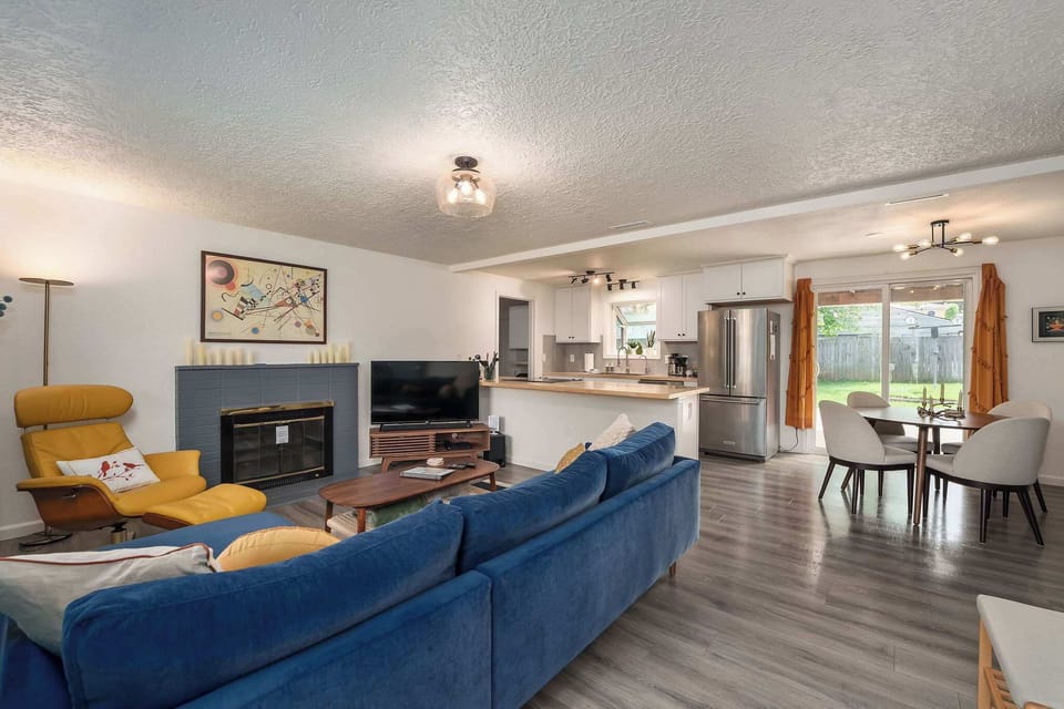 #StayInMyDistrict #EntireHome #BookDirect