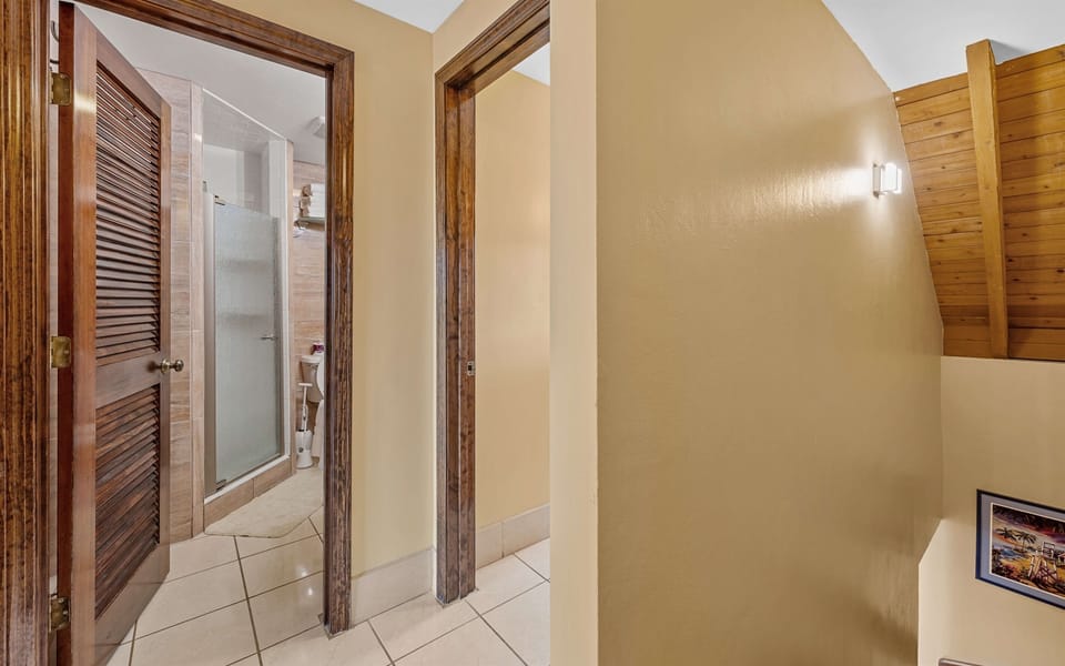 Guest bathroom located between the primary and guest bedroom