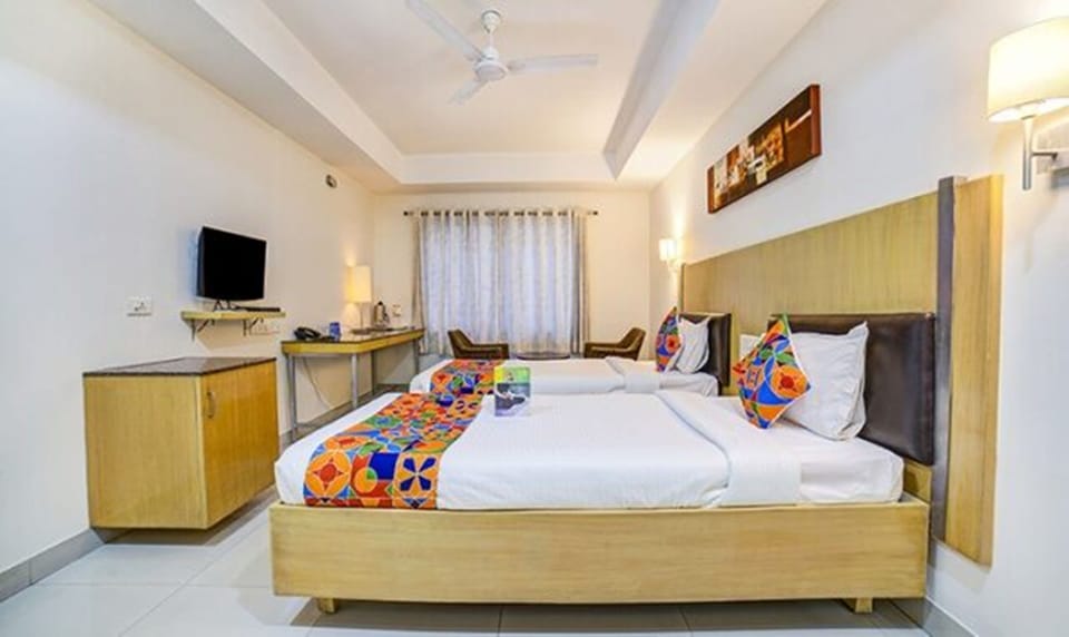 Deluxe Room | Desk, iron/ironing board, free WiFi, bed sheets