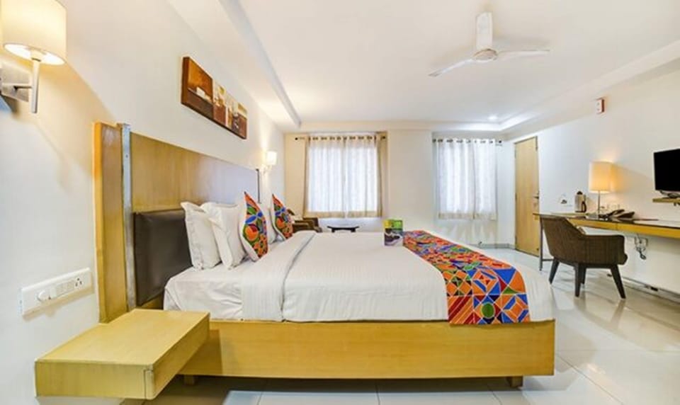 Deluxe Room | Desk, iron/ironing board, free WiFi, bed sheets