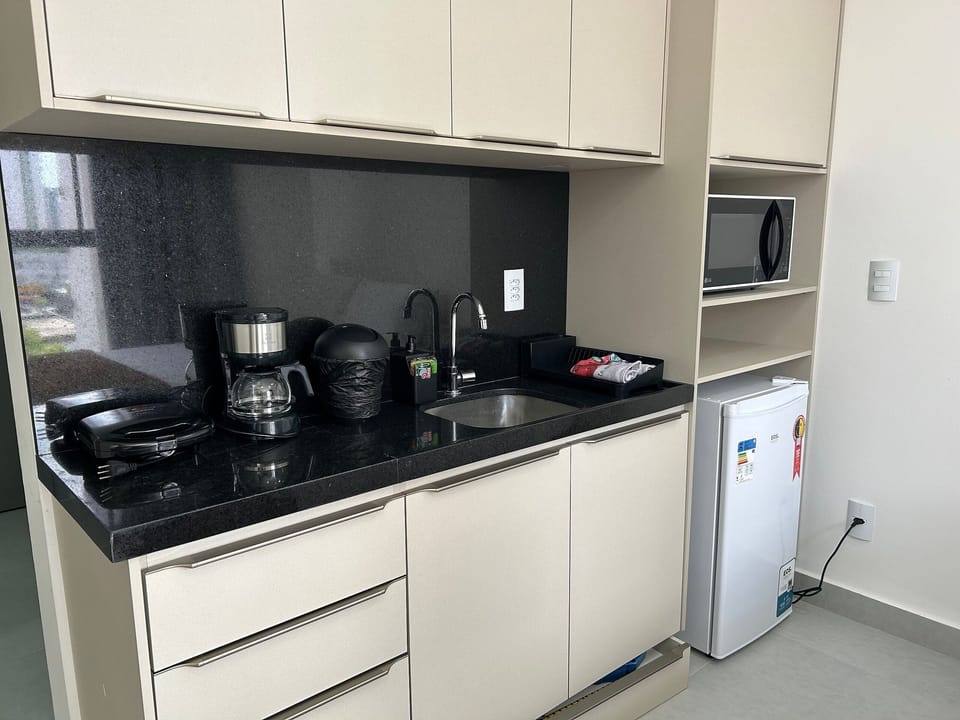 Economy Studio, 1 Double Bed, Non Smoking, Microwave | Private kitchen | Mini-fridge