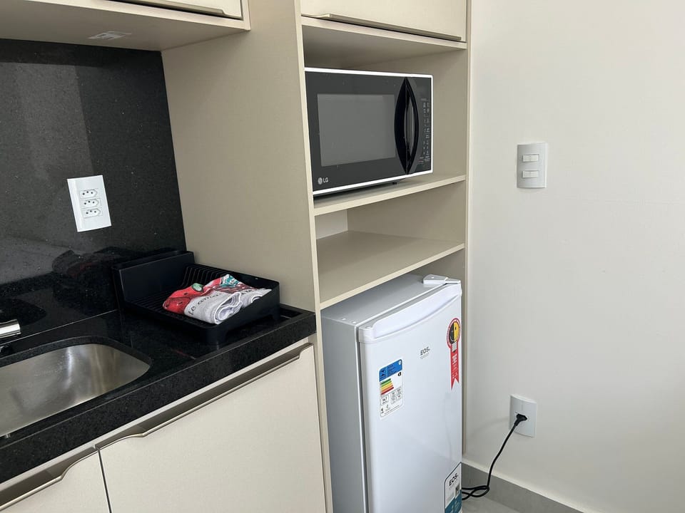 Economy Studio, 1 Double Bed, Non Smoking, Microwave | Interior
