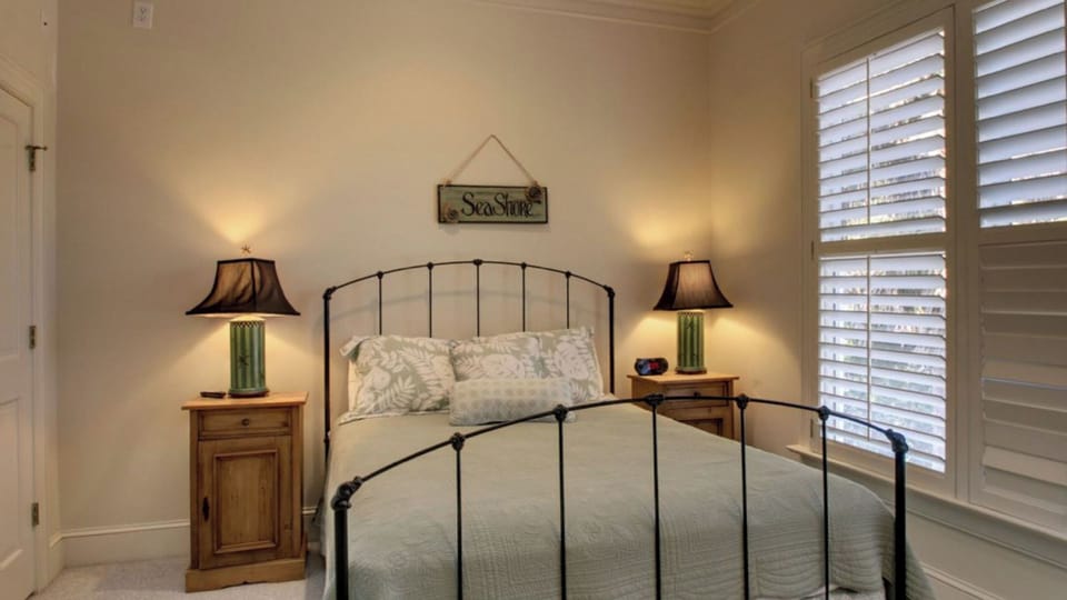 House (6 Bedrooms) | Interior