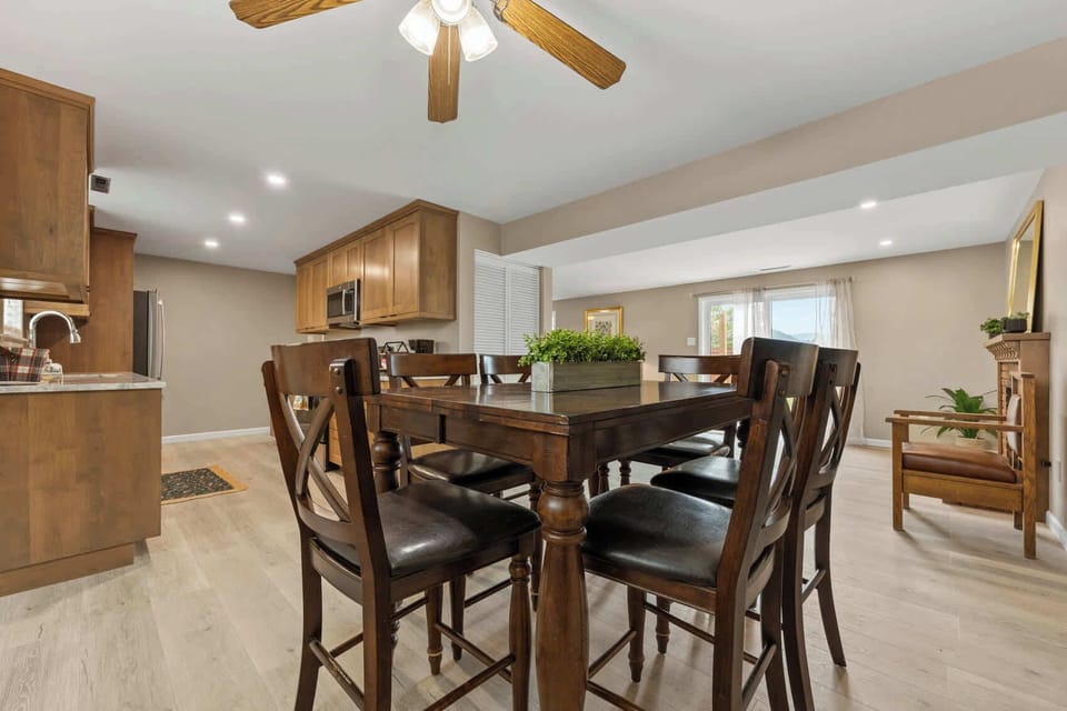 Dining table for 6.